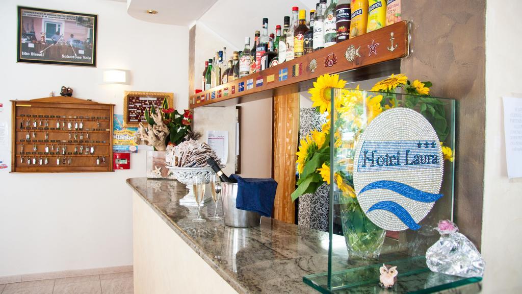 צ'סנטיקו Hotel Laura מראה חיצוני תמונה
